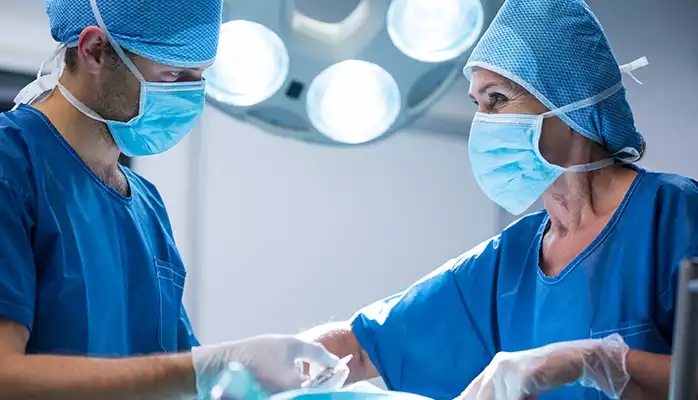 En l'absence de preuve d'une anomalie, l'atteinte portée par un chirurgien en accomplissant son geste chirurgical relève de l'aléa thérapeutique